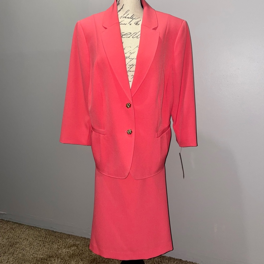 Tahari by Arthur S. Levine Skirt Suit 18W